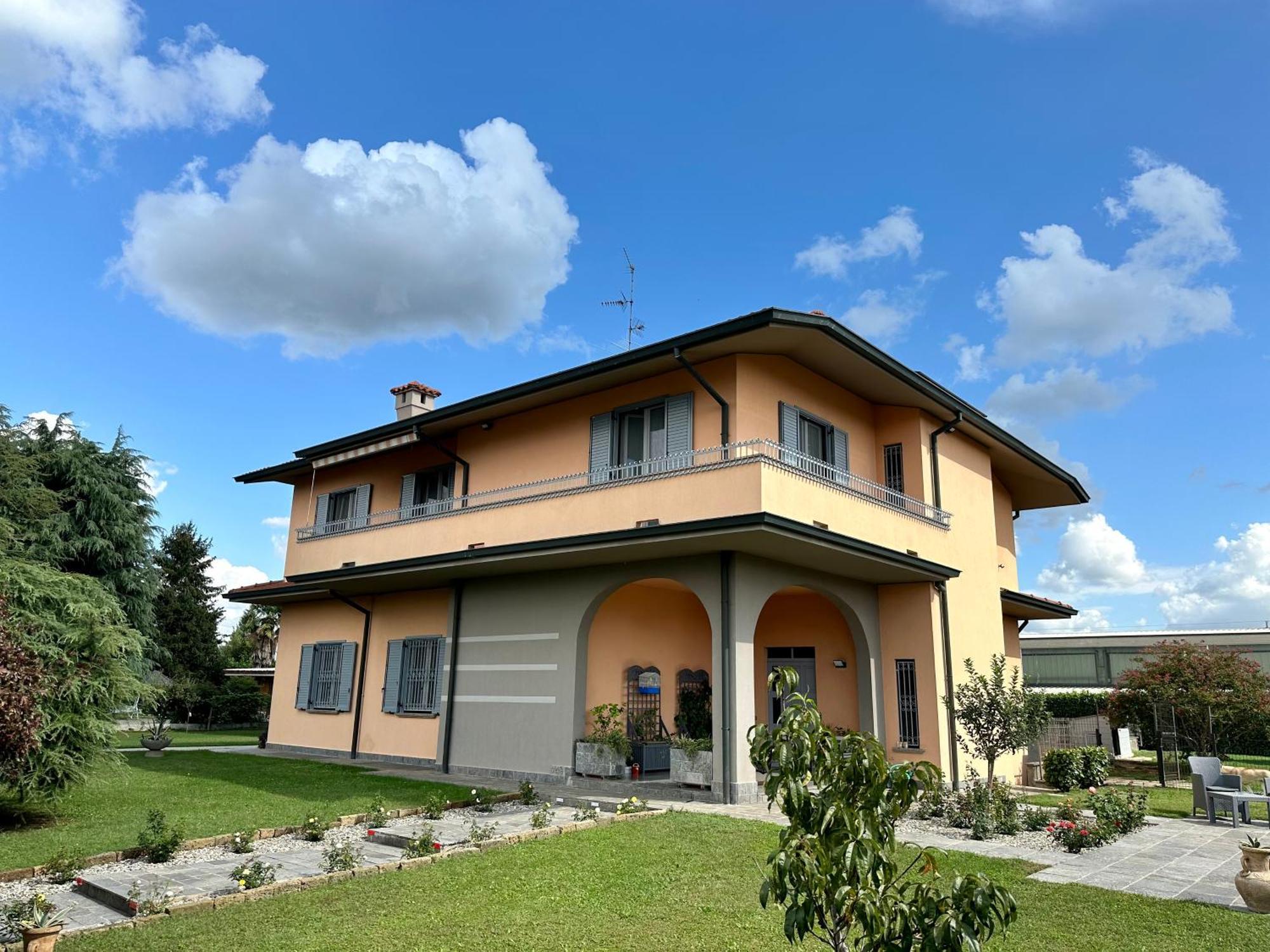 Villa 2 Cassano dʼAdda Eksteriør bilde