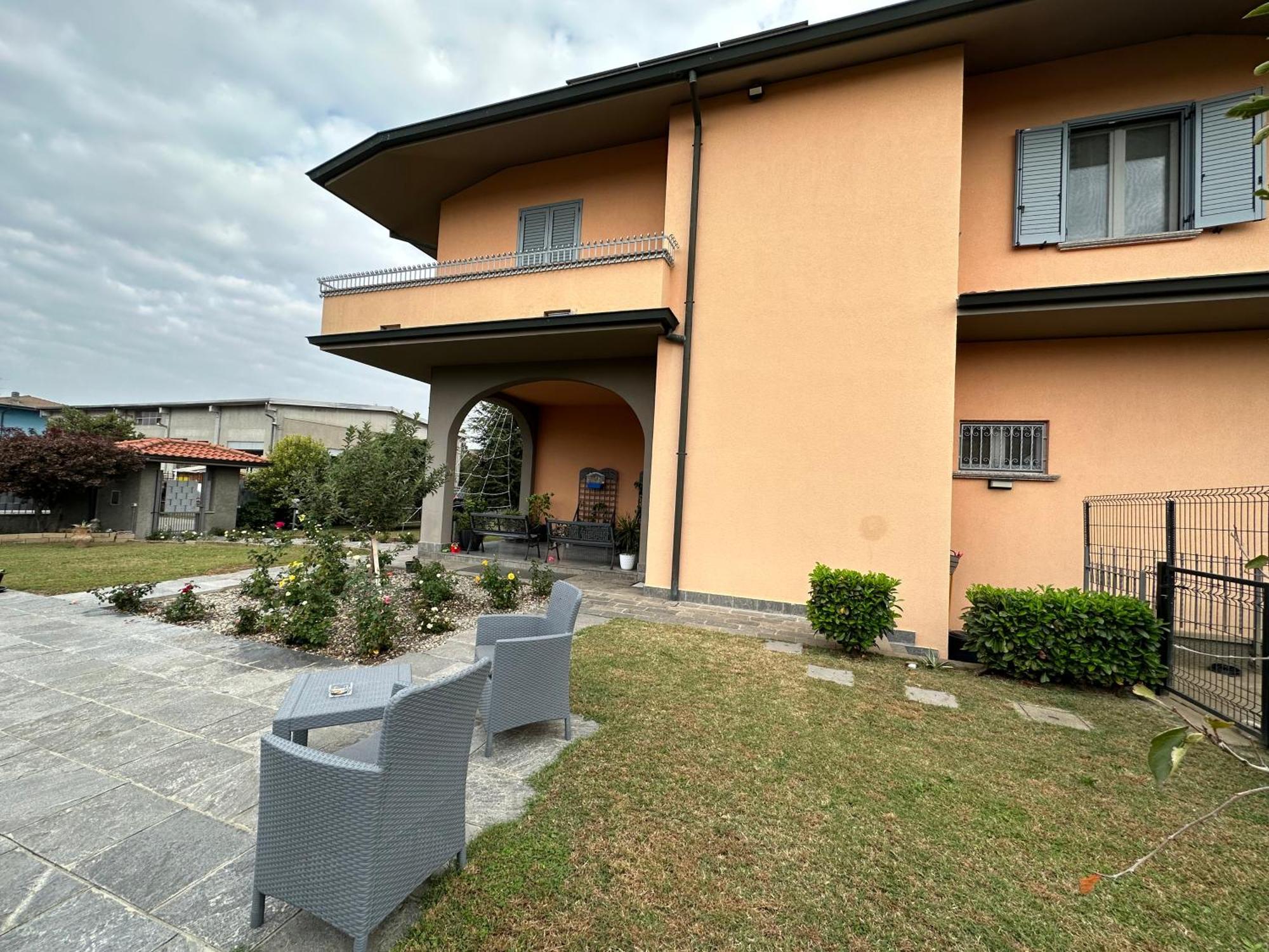 Villa 2 Cassano dʼAdda Eksteriør bilde